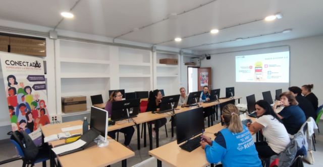 👩‍💻 ¡Ayer comenzamos una nueva formación de 🅒🅞🅝🅔🅒🅣🅐🅓🅐🅢 en 𝑮𝒓𝒂𝒏𝒋𝒂 𝒅𝒆 𝑻𝒐𝒓𝒓𝒆𝒉𝒆𝒓𝒎𝒐𝒔𝒂! 💪 

Un espacio para el aprendizaje y la tecnología donde mujeres se forman y adquieren nuevas competencias digitales. 🌟

¡𝗔 𝗽𝗼𝗿 𝗲𝗹𝗹𝗼! 💪 

@ayuntamientodegranjadethosa 
@uupp.aupex